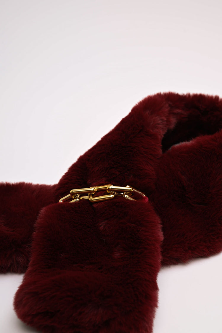Sciarpa in faux fur con anello a catena