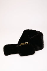 Sciarpa in faux fur con anello a catena