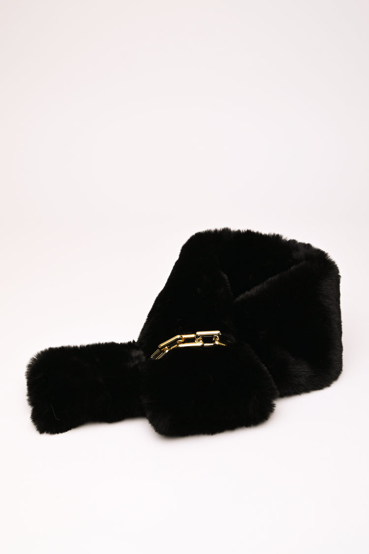 Sciarpa in faux fur con anello a catena