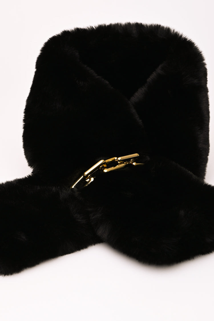 Sciarpa in faux fur con anello a catena