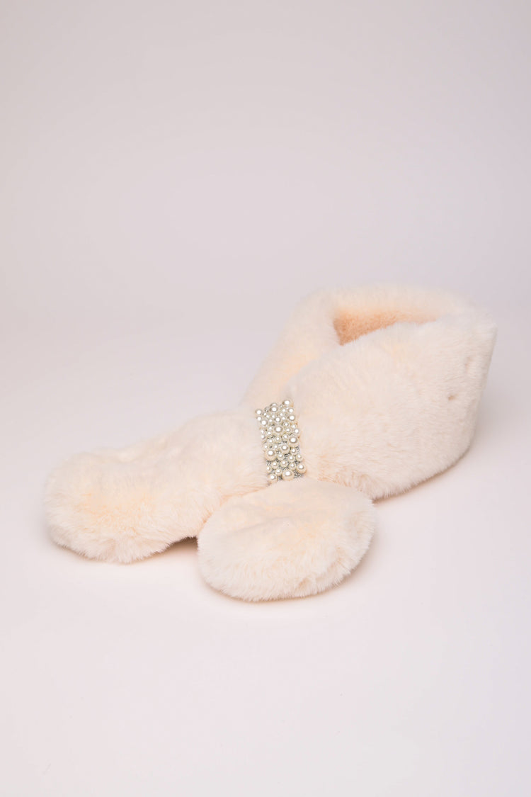 Sciarpa in faux fur con anello-gioiello