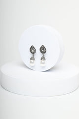 Orecchini con strass e perla