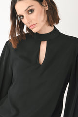 Blusa con cut-out a goccia