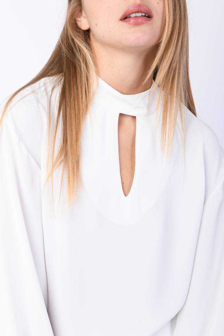Blusa con cut-out a goccia