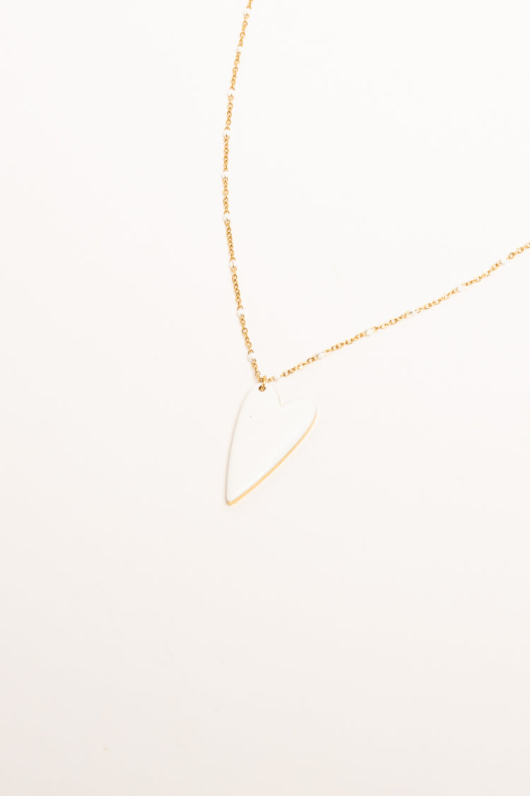 Collana con pendente a cuore bianco