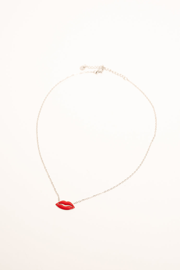Collana con pendente a bocca rossa