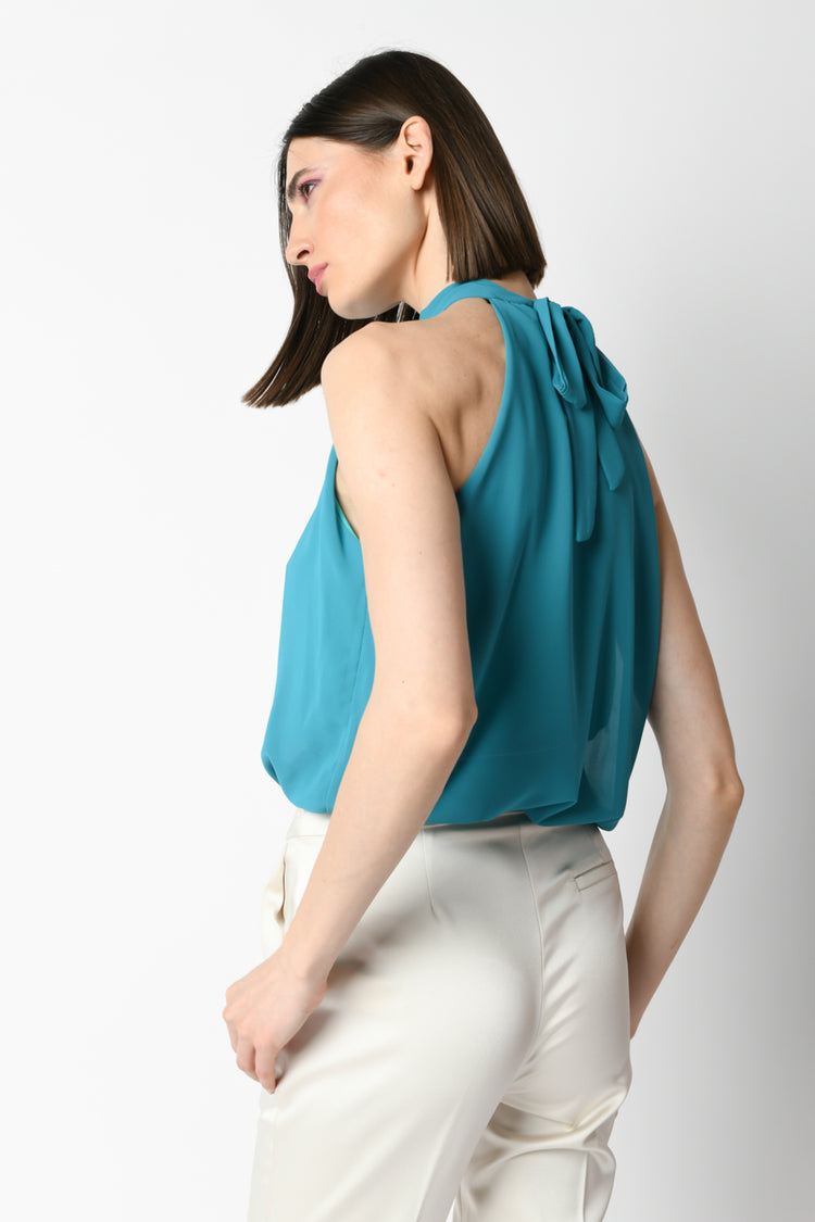 Top con scollo allamericana