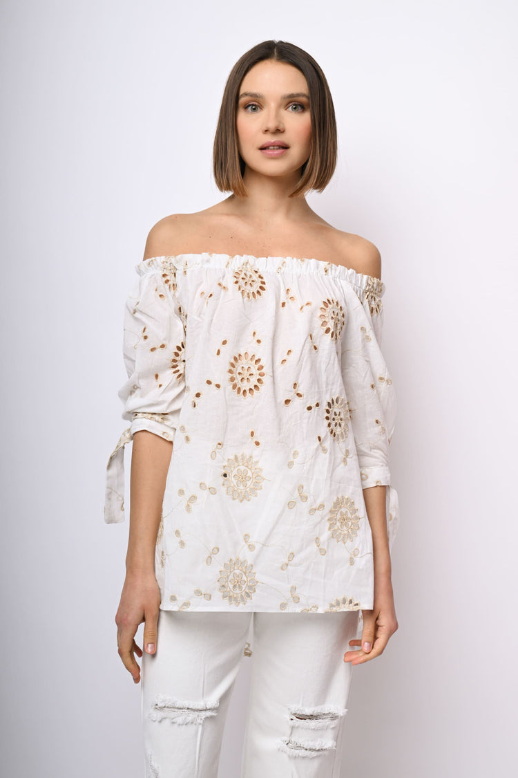 Blusa in pizzo Sangallo con spalle scoperte