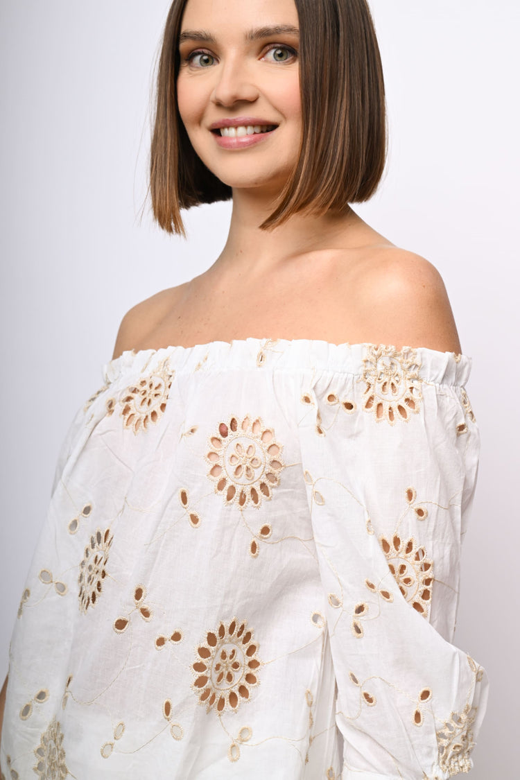 Blusa in pizzo Sangallo con spalle scoperte