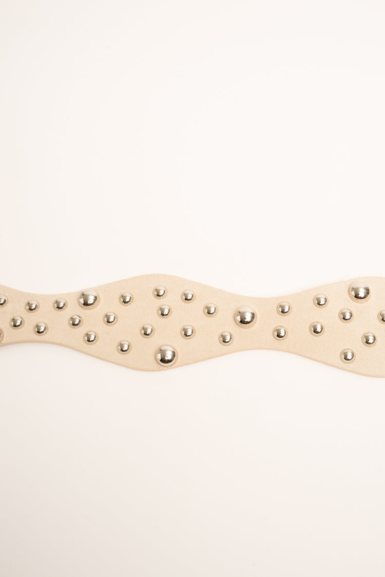 Cintura ondulata beige con borchie