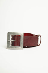 Cintura bordeaux con borchie argentate