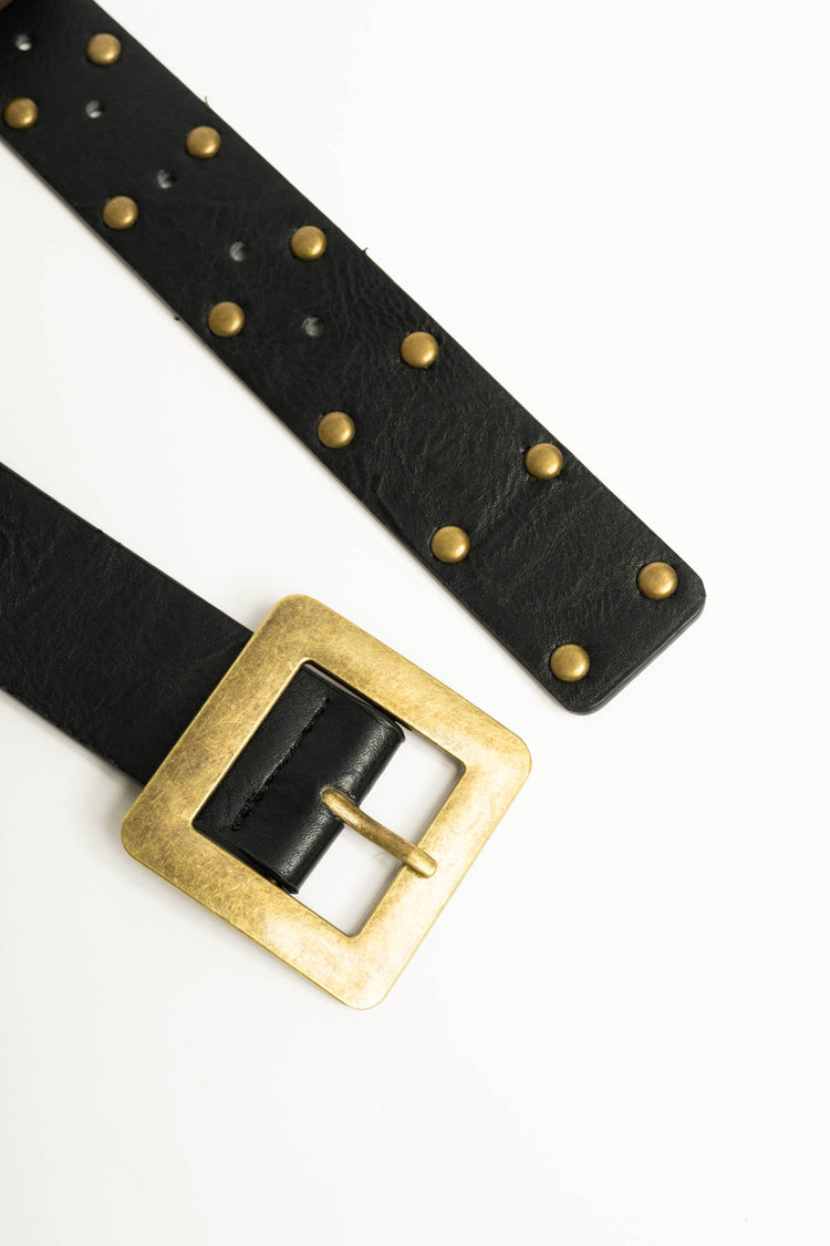 Cintura nera con borchie dorate