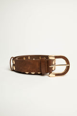 Cintura in similpelle cioccolato con borchie