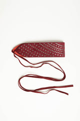 Cintura a fascia bordeaux con mini borchie