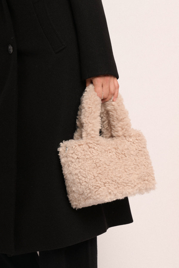 Borsa a mano in faux shearling beige