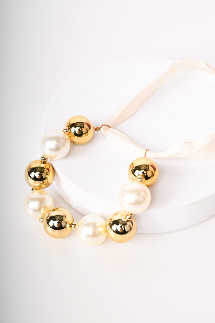 Chocker con perle e nastrino