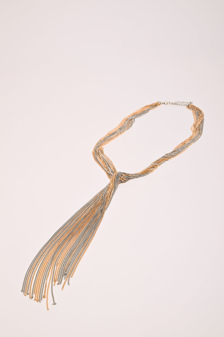 Collana lunga con catenelle e nodo