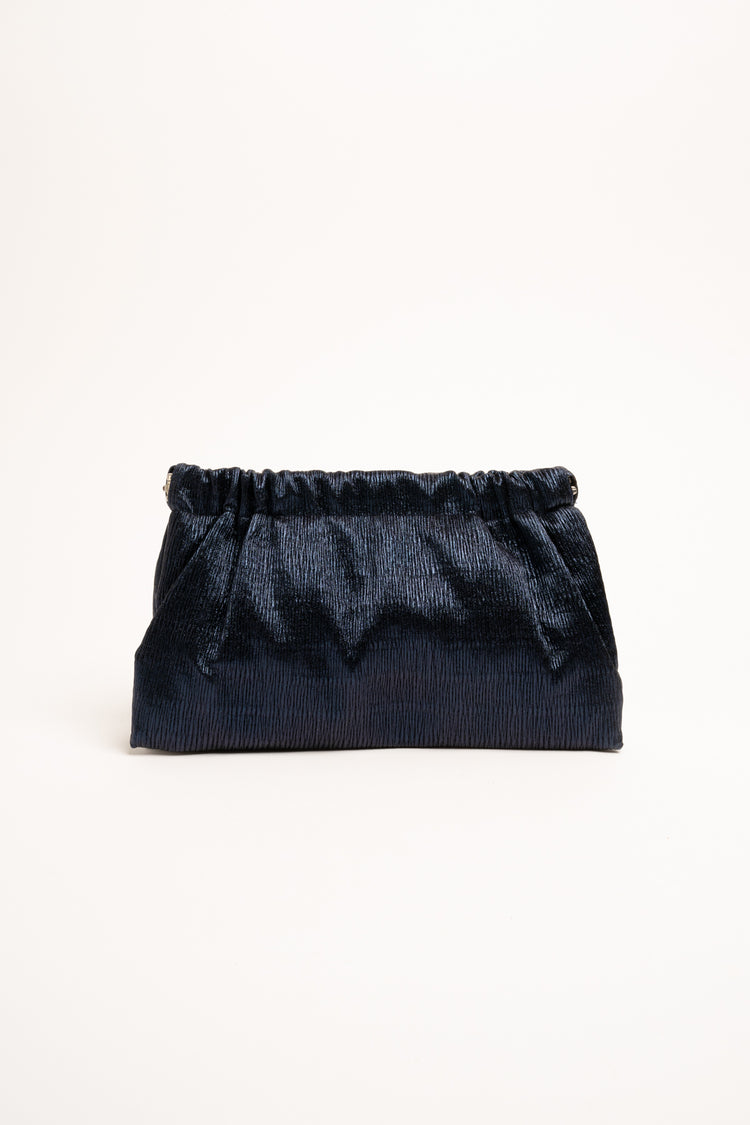 Pochette arricciata in tessuto lamé blu