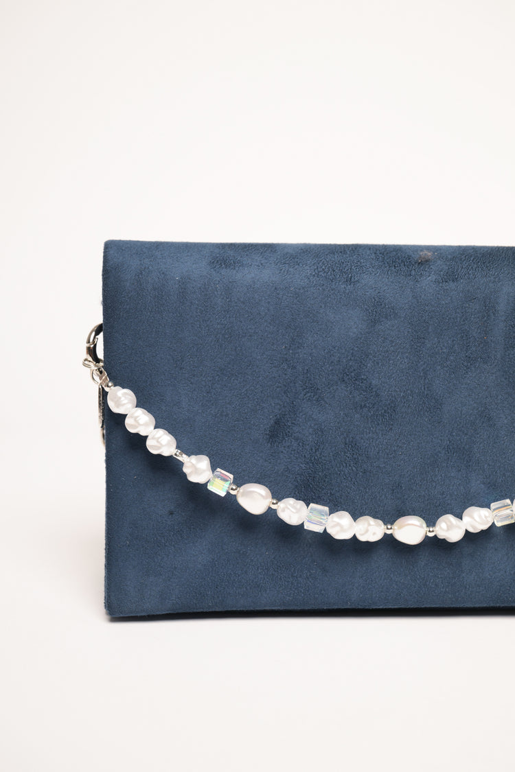 Pochette in faux suede con manico-gioiello