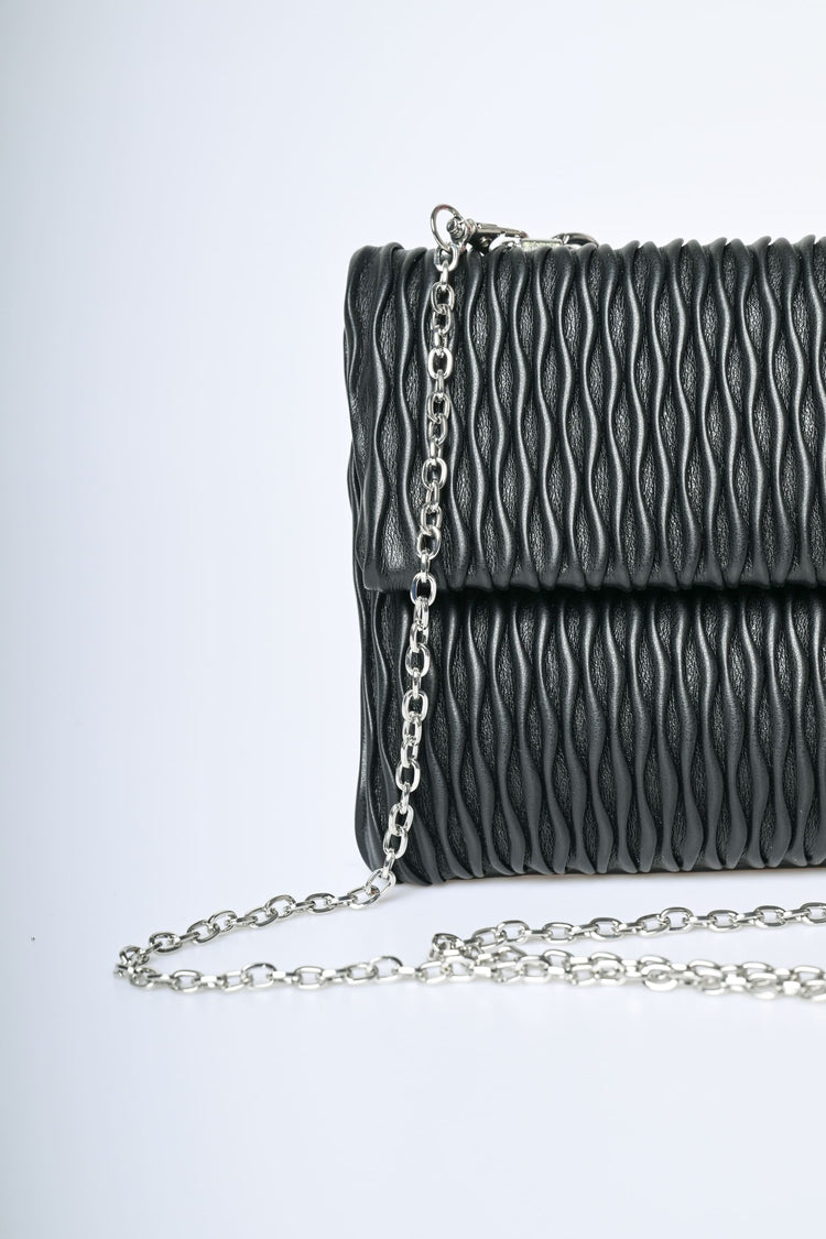 Pochette goffrata con manico gioiello