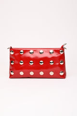 Pochette in vernice con borchie