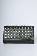 Pochette in similpelle nera con decorazione borchie