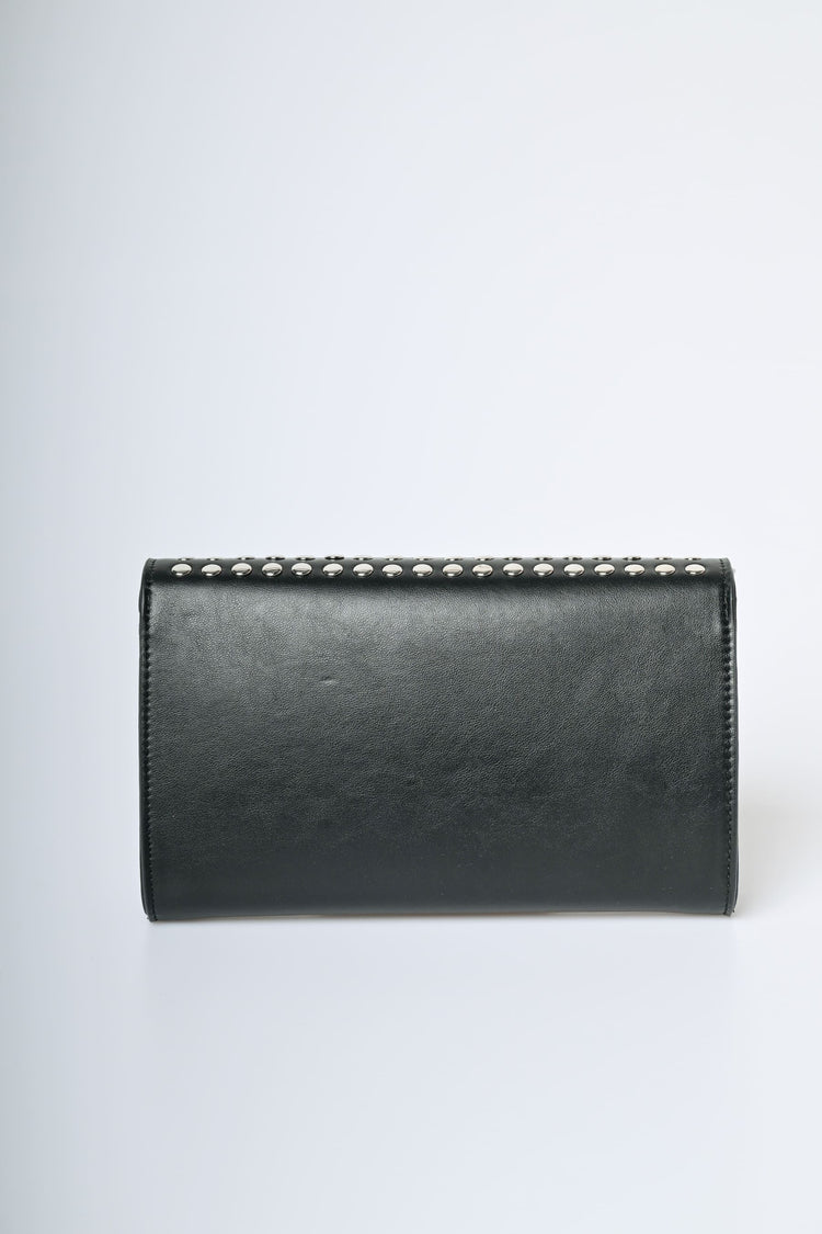 Pochette in similpelle nera con decorazione borchie