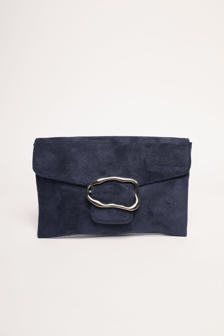Pochette piatta blu con fibbia irregolare