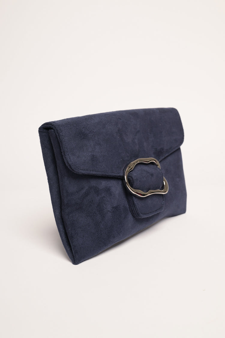 Pochette piatta blu con fibbia irregolare