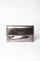 Pochette con borchie decorative