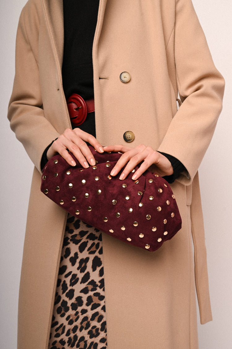 Pochette con decorazione borchie