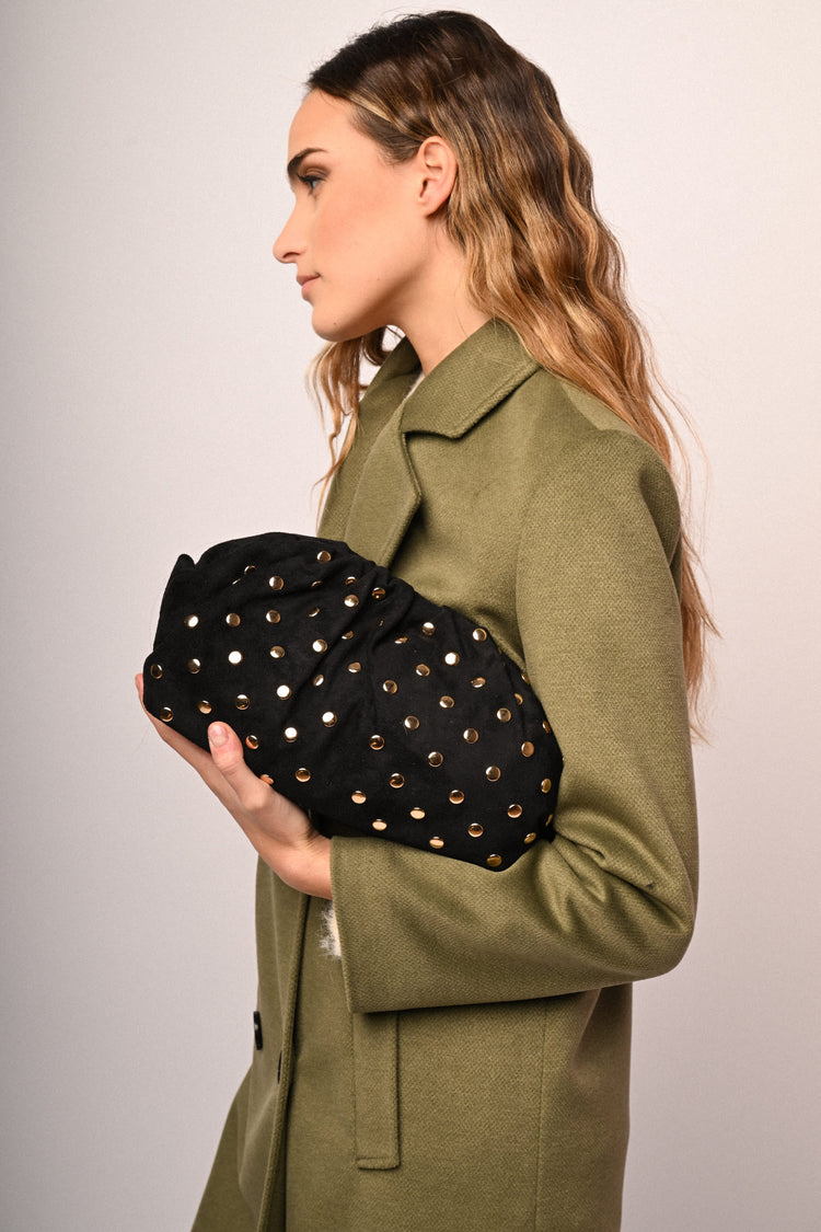 Pochette con borchie decorative
