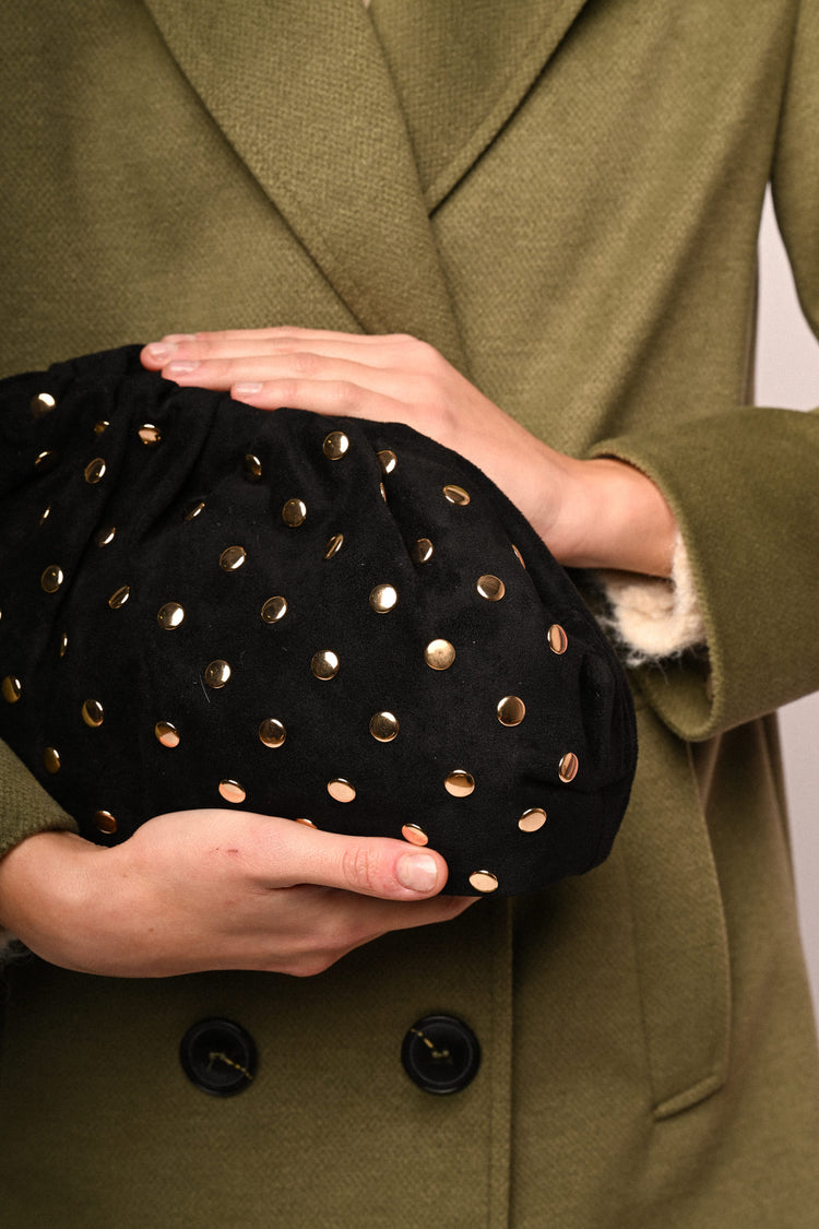 Pochette con borchie decorative