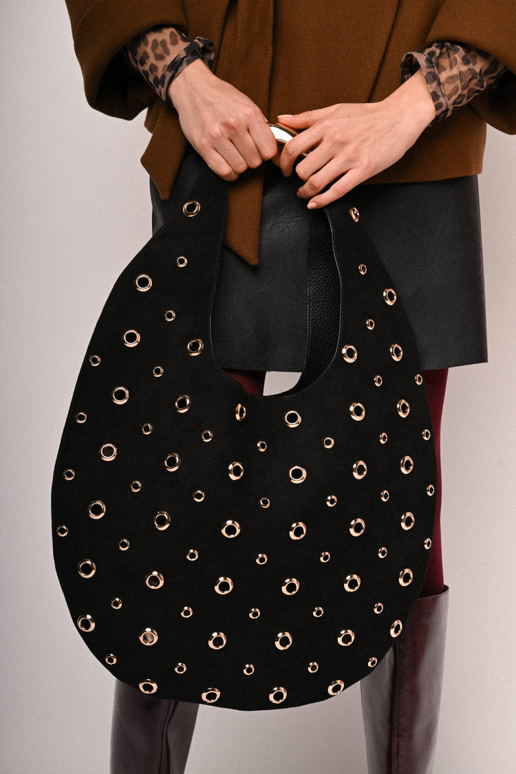 Borsa hobo con borchie decorative