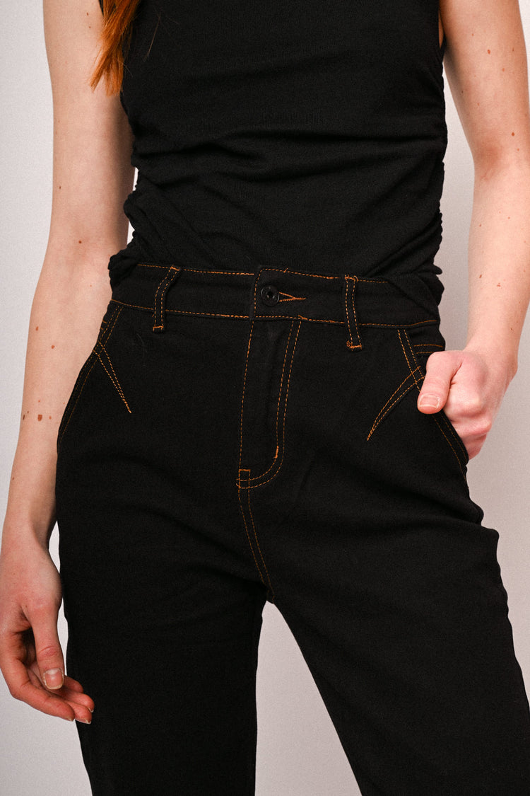 Jeans con impunture a contrasto