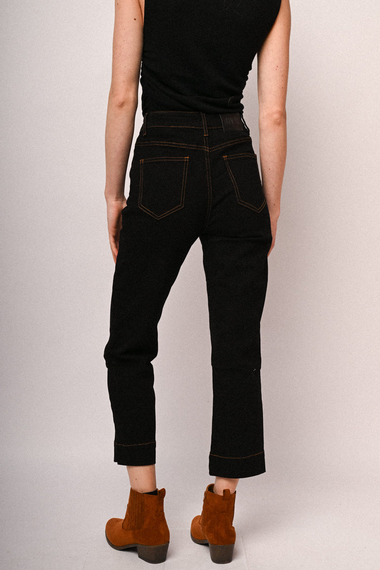 Jeans con impunture a contrasto