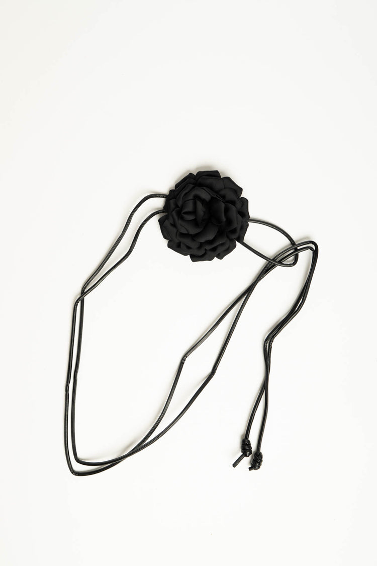 Cintura sottile con rosa 3D nera