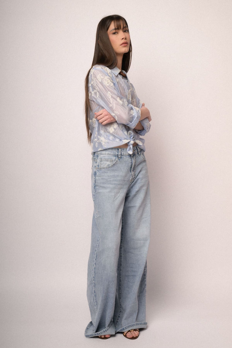 Camicia in organza misto lyocell celeste con ricami