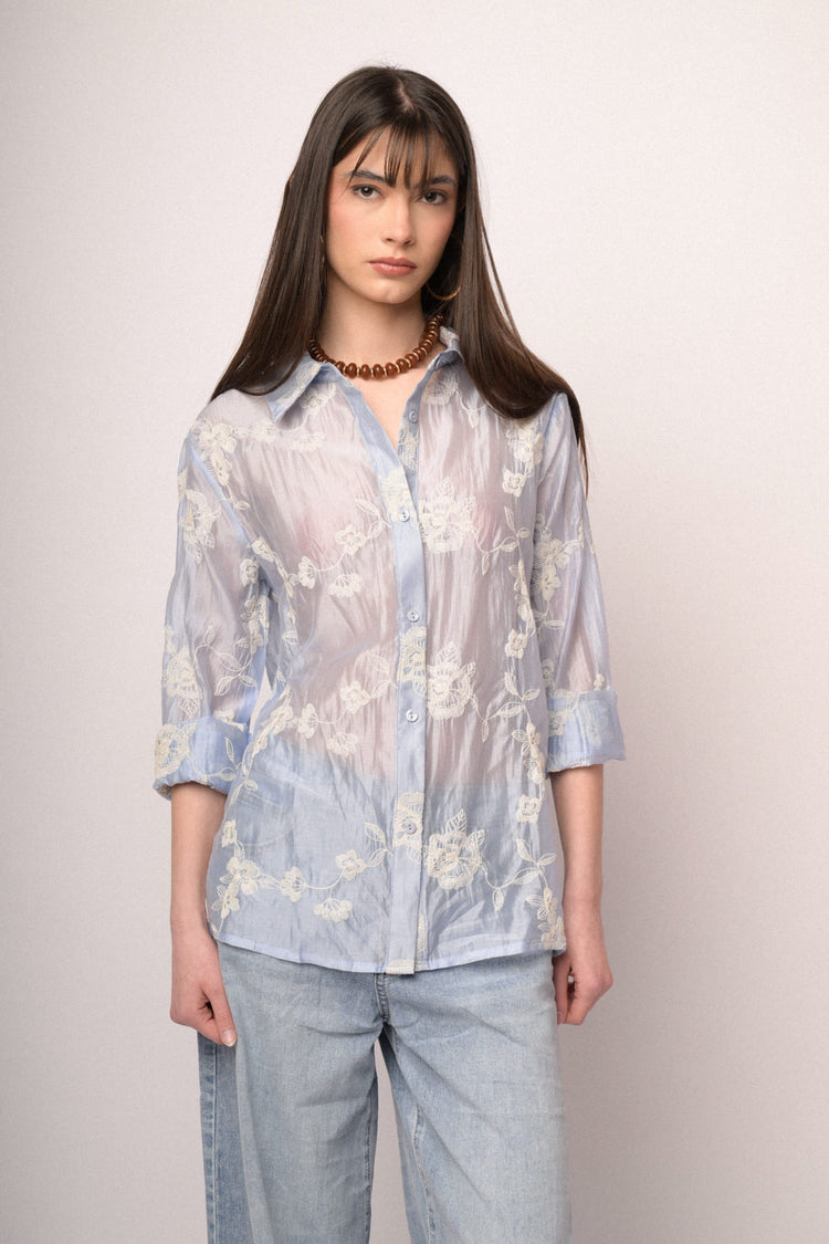 Camicia in organza misto lyocell celeste con ricami