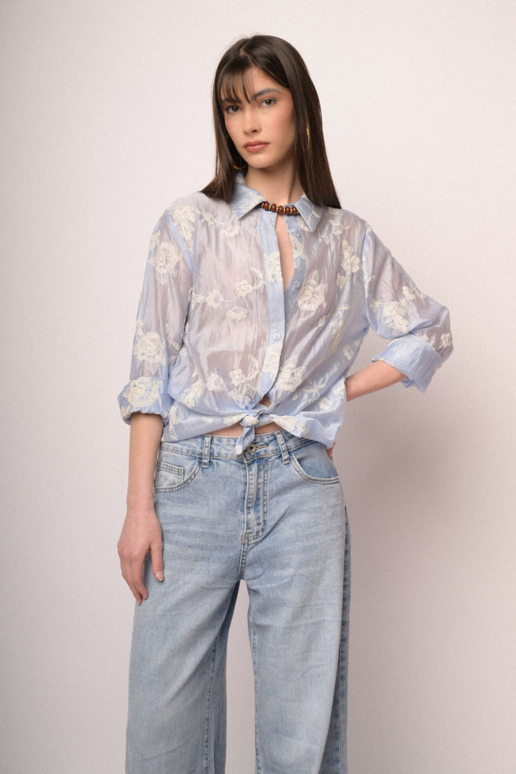 Camicia in organza misto lyocell celeste con ricami