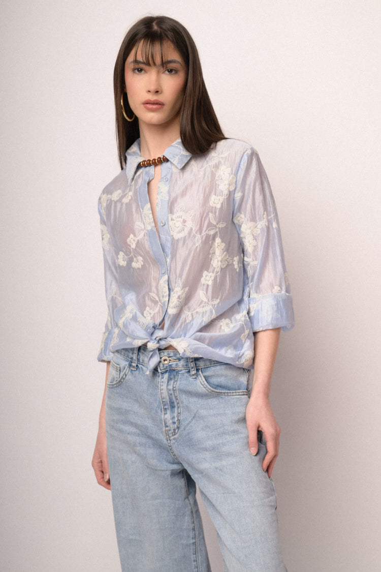 Camicia in organza misto lyocell celeste con ricami