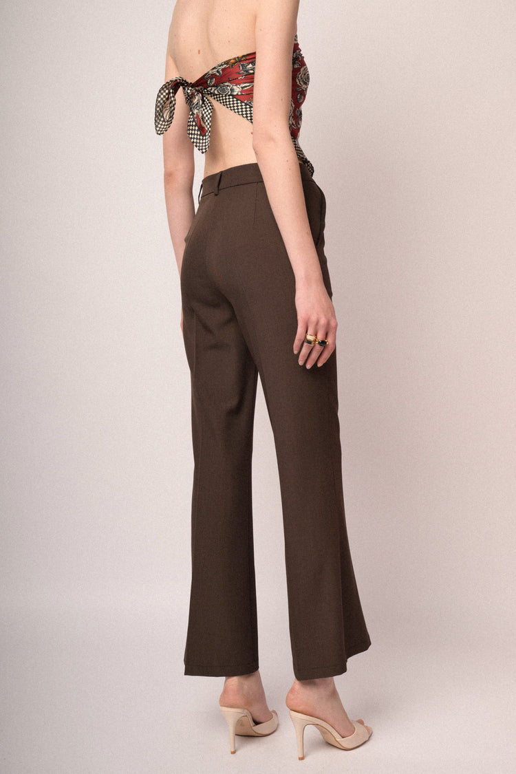 Pantaloni basic a gamba svasata cioccolato