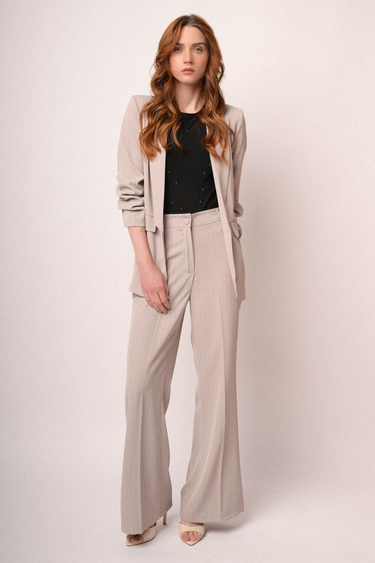 Giacca gessata beige con maniche arricciate