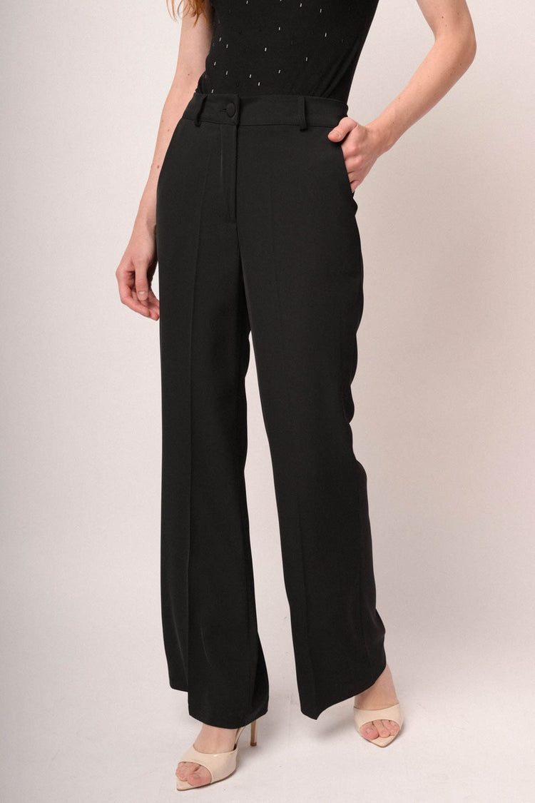 Pantaloni neri a gamba svasata