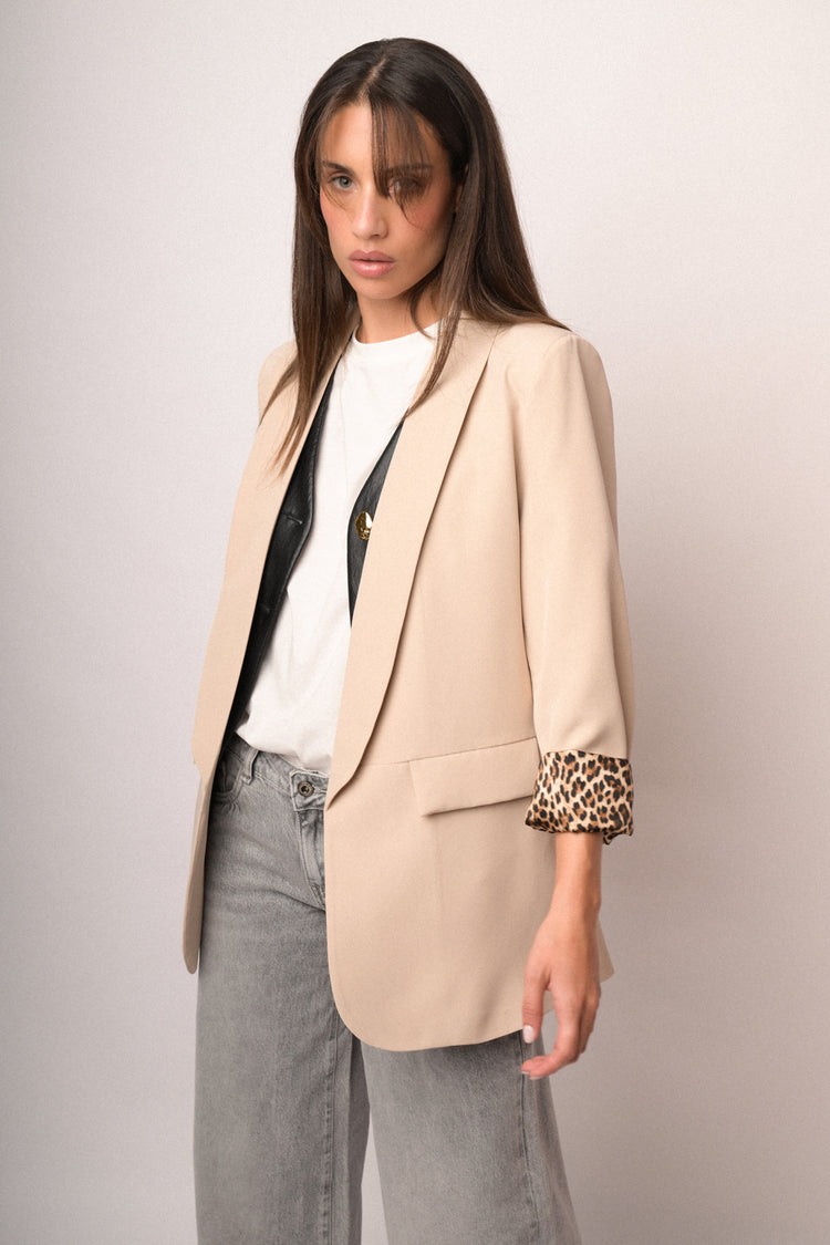 Blazer open-style beige con fodera animalier