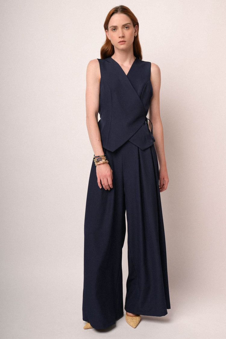 Gilet blu incrociato con laccio laterale