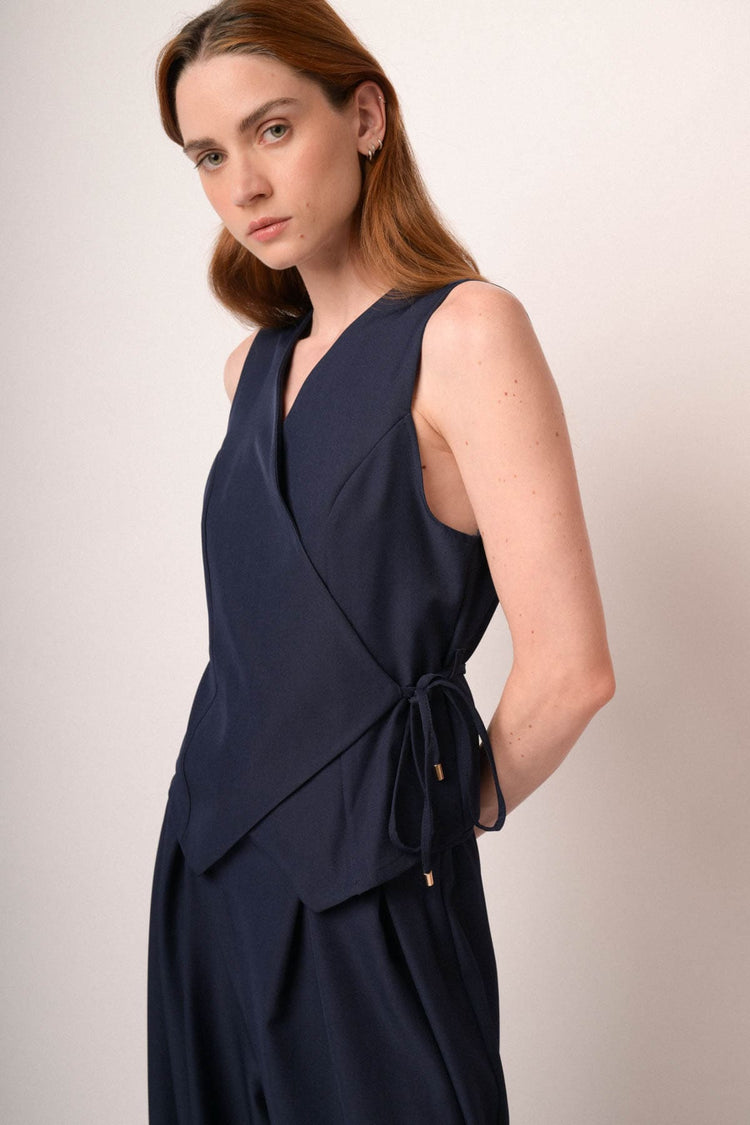 Gilet blu incrociato con laccio laterale