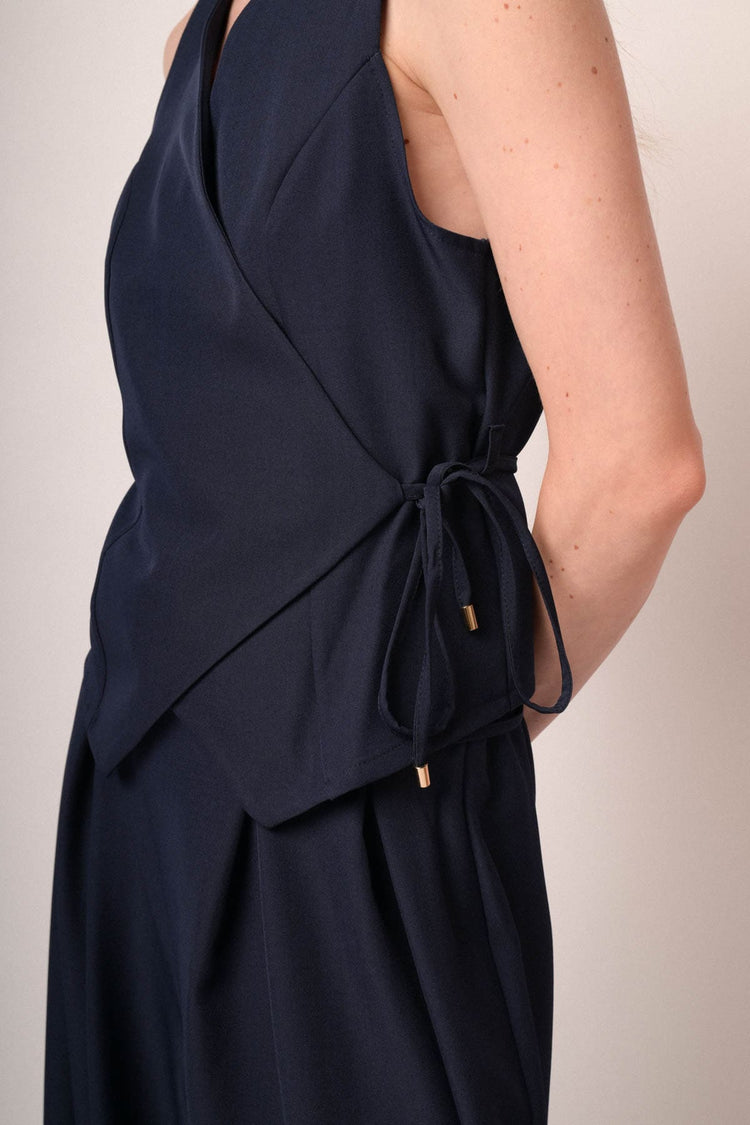 Gilet blu incrociato con laccio laterale