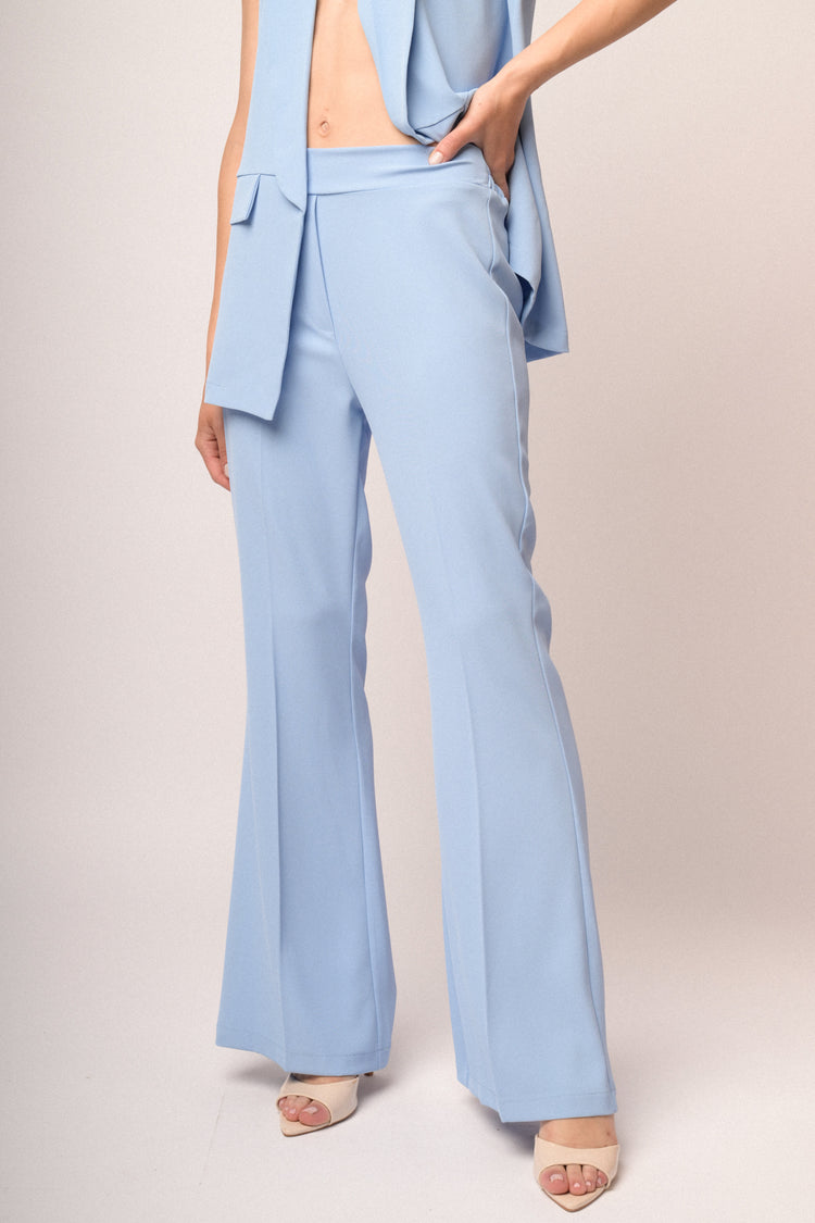 Pantaloni a gamba svasata celeste