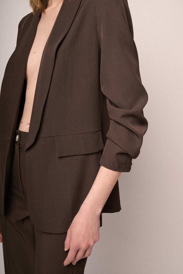 Blazer con maniche arricciate e crop cioccolato